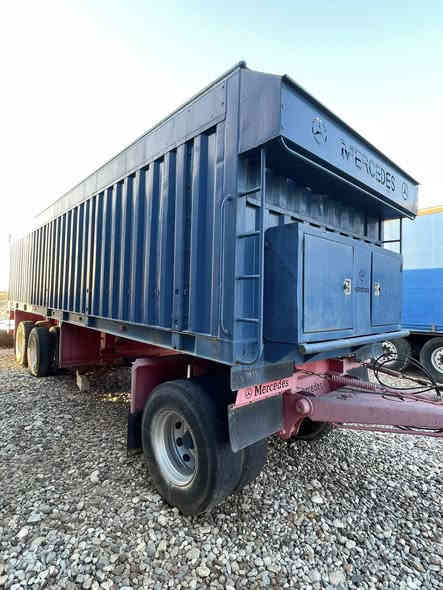 سلام عليكم مقطورة للبيع عمل الجرف الطول 9.٢٥ الشاصي 14 اوكراني اتلث دناكير +دنكير صينيه هوك سلايت دناكير 14مربع باج بنطرون من الصينيه للذيل اجناب ارتفاع 180 هوى وكهرباء فول جديد عوزها بس تايرات 
الاستفسار والمعلومات الاتصال على الرقم 
***********
