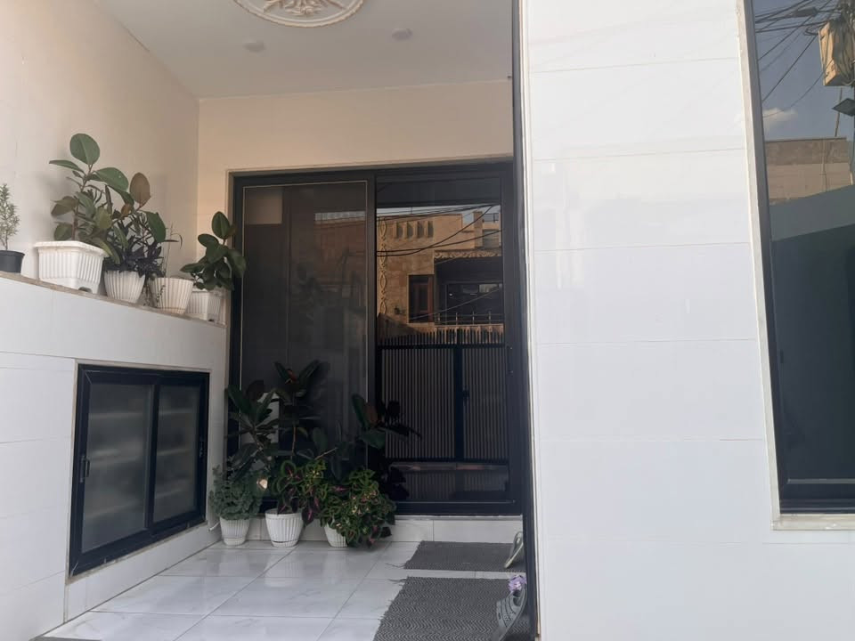 🔹السلام عليكم 
🔹🔹🔹 بيت للبيع / ٥ حصاروك / قرب شارع 
ال ١٢٠ م ، موقع ممتاز / شارع قصير 

🔶 سعر مناسب 

🔺المساحة / ١٢٥ 
🔺بناء حديث جدا 
🔺طابق واحد وبيتونة / طابق ثاني جاهز للبناء 
🔺غرفتين وهول واستقبال ومطبخ وصحيات عدد ٢ داخلي وخارجي . 

🟢 *********** واتس + خط .
