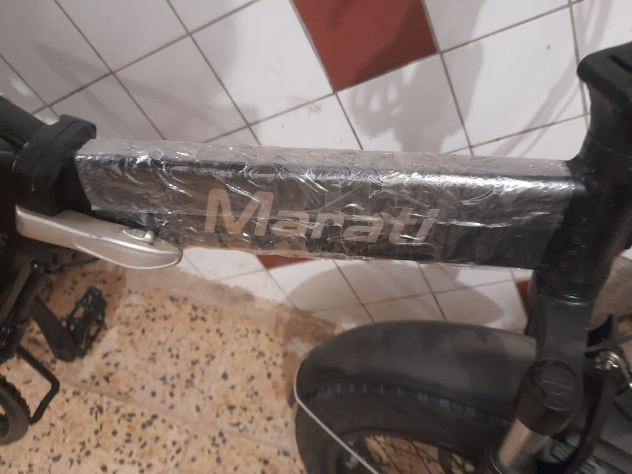 سلام عليكم للبيع دراجه شحن لوك اخو جديد ماخذه ١٠ورقات ابيع بمليون هاتف ***********
