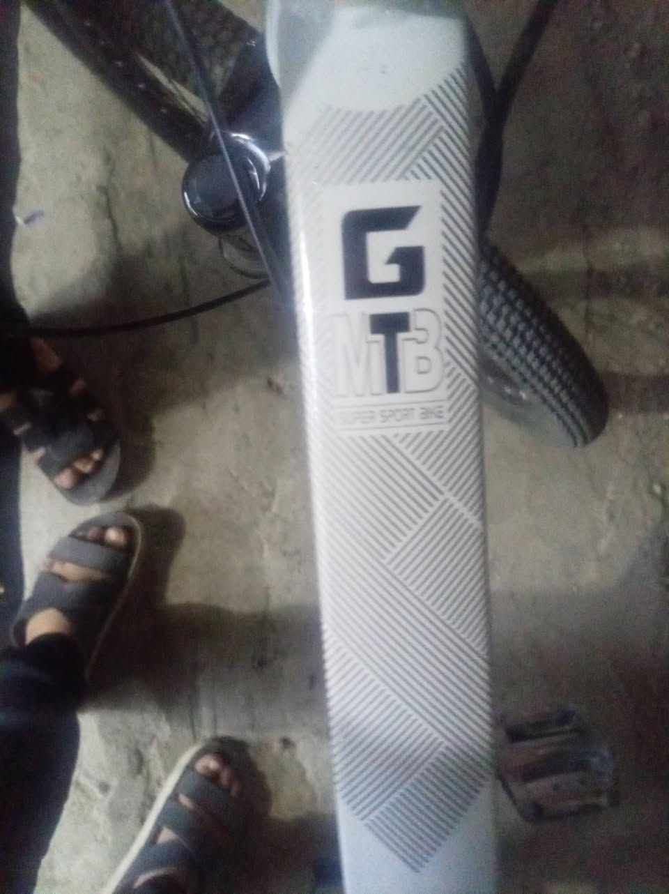 السلام عليكم بايسكل GT.. GITMRالباسكال جديد ما صارلي شهر  من شاديتو فول فول كلو شغال  السعر 175بي مجال 
رقم ***********
