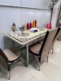 ميز مع 3 كراسي 75  07902212720