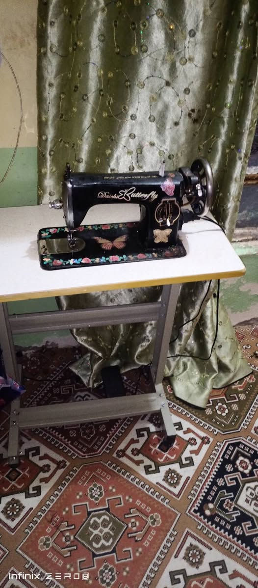 السلام عليكم عندي مكينه خياطه للبيع نضيفه  نوعيه فراشه والسعر خاص مكان سماره وركاء *********** 
***********
