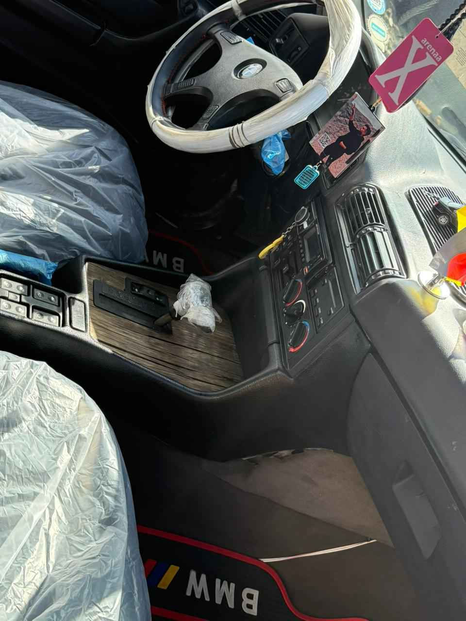 سلام عليكم بي إم للبيع سياره خير من الله جاهزه محرك كير نضيف أو كير أوتو 525 محرك كبس بطاقه بانزين بيها مكان سياره كركوك سعر 55 بيها مجال للطيبين *********** كركوك, العراق
