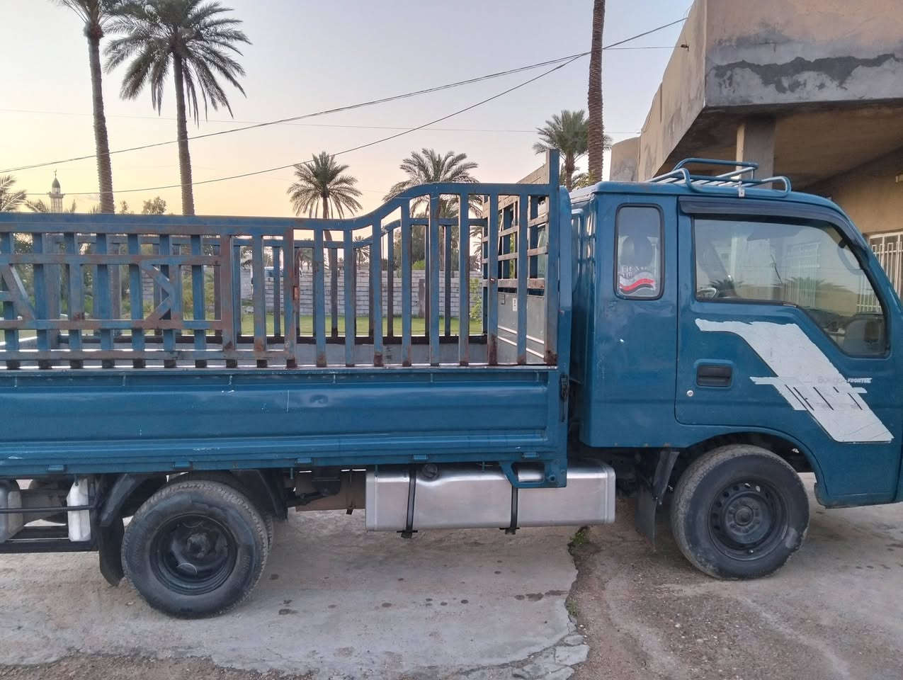 كيا حمل بنكو 2002   سياره جاهزة ابلاديه السعر  85 العنوان بغداد سنويه بأسم صاحبها واني مكلف بالنشر اعيد اني مكلف بالنشر الاستفسار على الرقم ***********
