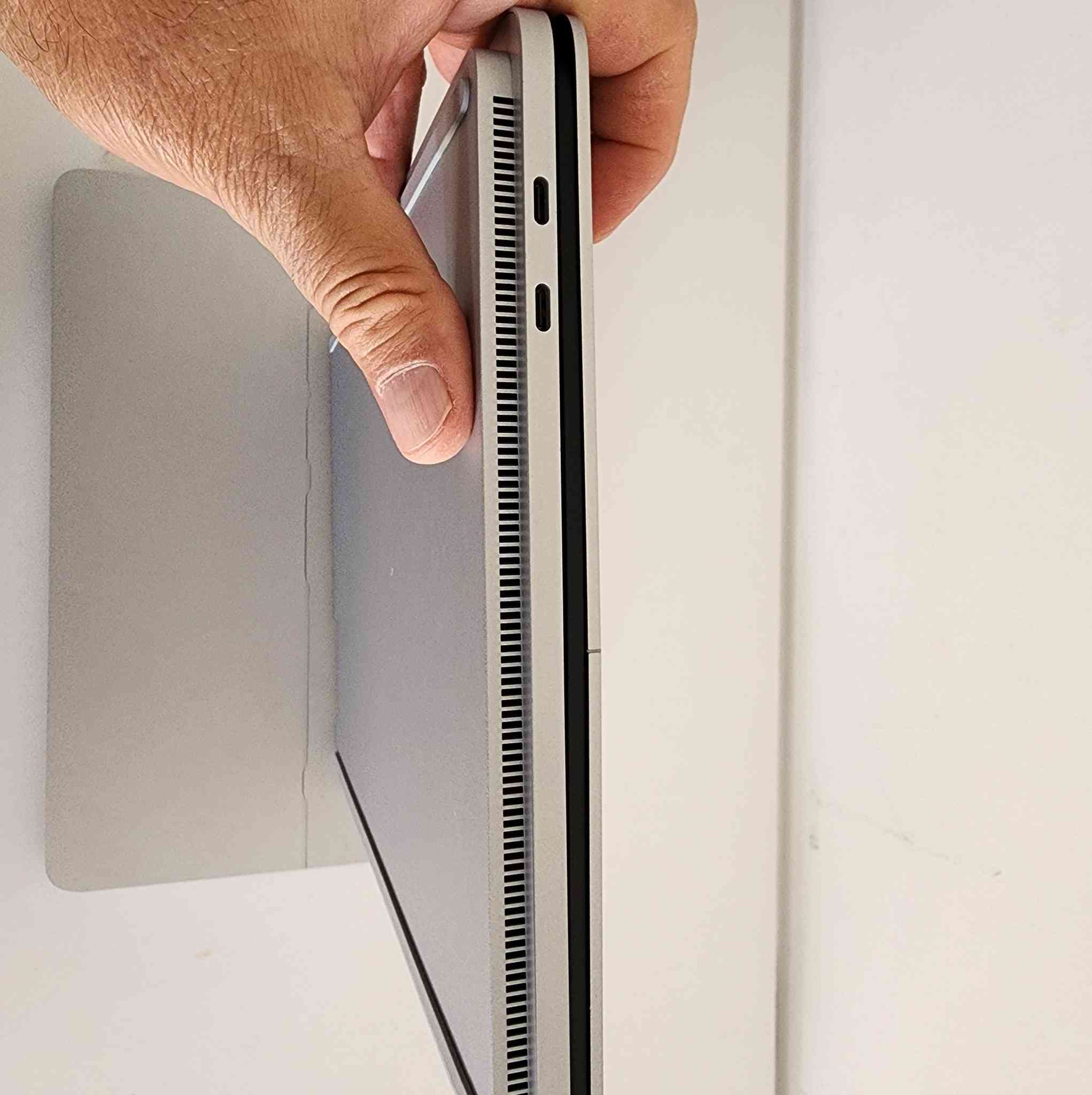 Microsoft surface laptop studio 
Core i7 11th generation 11380H
16 gb ddr4x
512 gb m2 nvme SSD disk
RTX 3050 Ti 4gb gddr6
14.4" touch screen 3k120 Hz 

جهاز راقي من شركه مايكروسوفت، يمكن استخدامه كلبتوب او كتاب وبوضعيات  مختلفة...
لابتۆبێکی نایاب لە کۆمپانیای مایکرۆسۆفت...دەتوانرێ ڵک لابتۆب و تاب بە کاربعێنرێ.... شتێکی جوان و نایابە...


**إذا كنت صاحب هذا الإعلان وتريد حذفه لأي سبب، رجاءا أرسل رسالة إلى الدعم الفني**