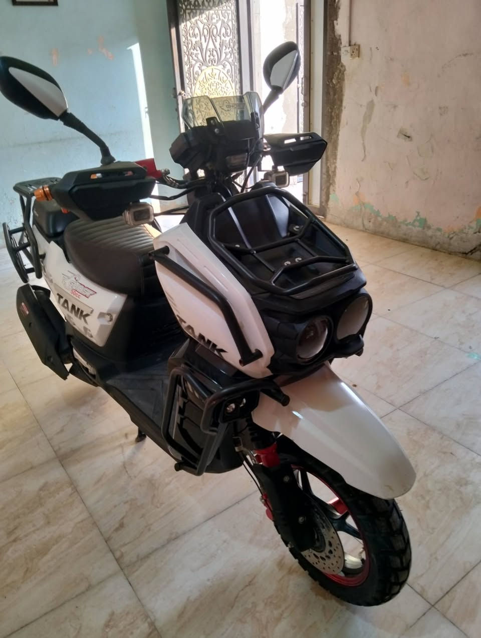 السلام عليكم سكنس جبلي ماشيه 2800 بس  سعر 900 وبيه مجال حك جيه مكان ديوانيه تواصل *********** ما متواجد خاص
