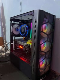 كيس فقط للبيع  R7 2700 Rgb cooler B450 d3sh gigabyte  16 gb ram 8x2 30...