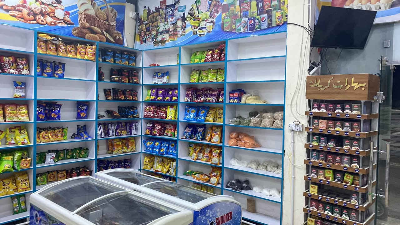 السلام عليكم اخوان عندي أسواق للبيع كامل مكمل ايجار المحل 600 عنوان حي الغدير شارع البلامه محلات ثنين طبك ركن وشغلها خير من الله ***********
