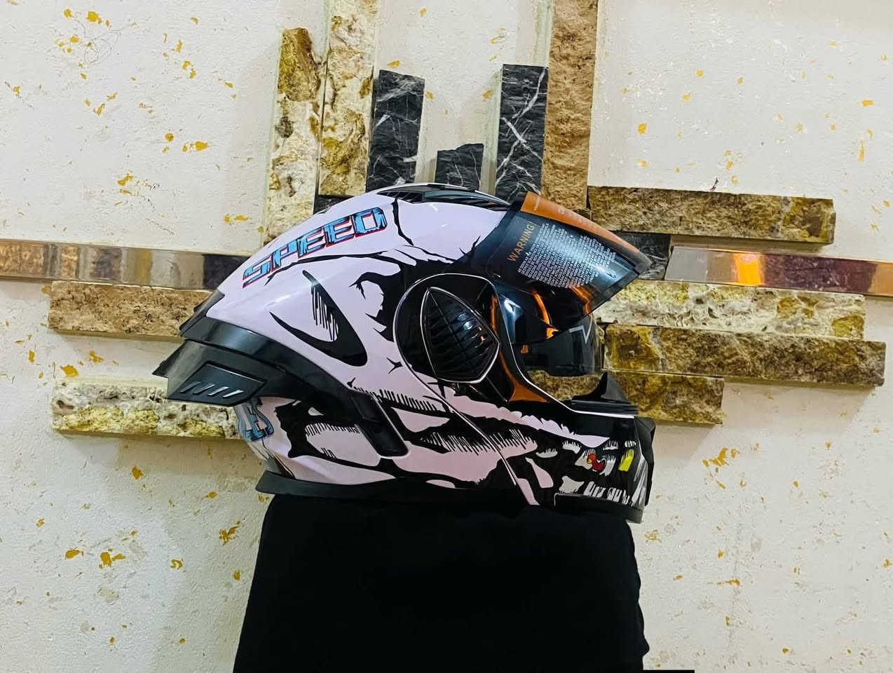 سلام عليكم 
خوذ فك قلاب اصلي 
توصيل كافة المحافظات
***********
