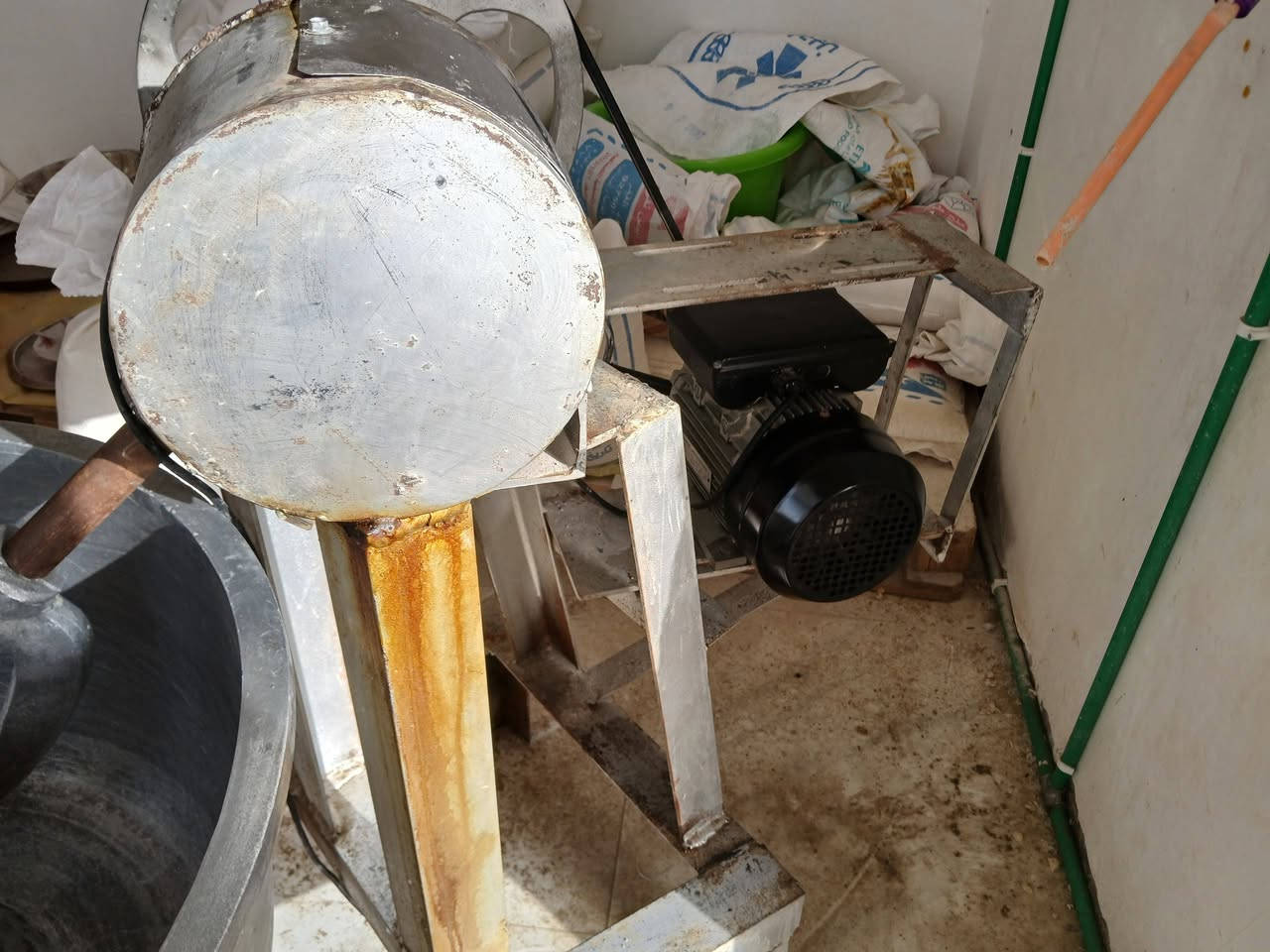 السلام عليكم غراض مخبز للبيع عجانه مشتغله شهر والله بعده جديده وكلمن وسعره واللي يريدهن خلي يخابر او على الخاص ***********

