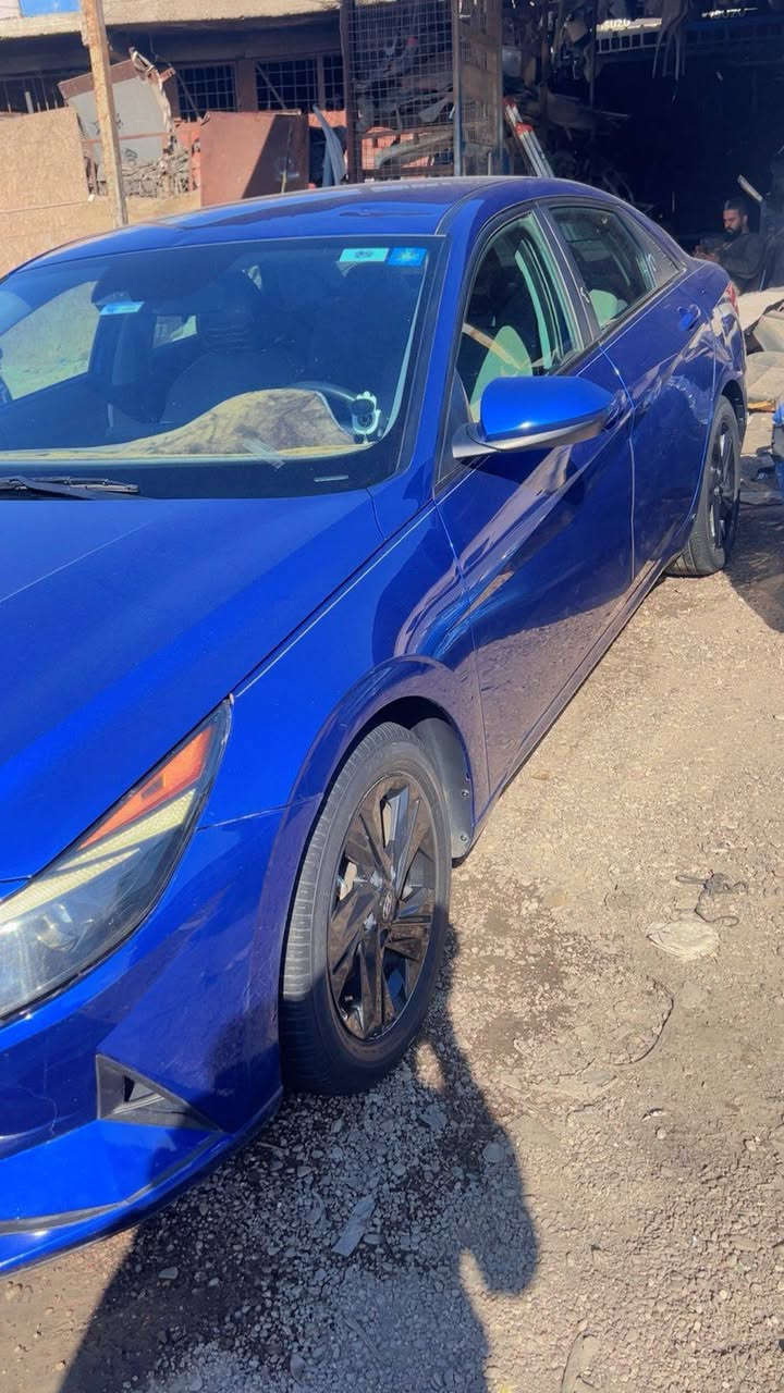 السلام عليكم 
الانترا للبيع 
موديل 2023 
ماشيه 38 
سياره حادثها طابوكه بل قماره
لا صبغ ولابارد 
هنا بل العراق 
صار بيه بارد نصف 
الباب الخلفي 
السياره باسمي 
مواصفات السياره معروفه 
عنًواني بغداد حي اور 
رقمي ***********
