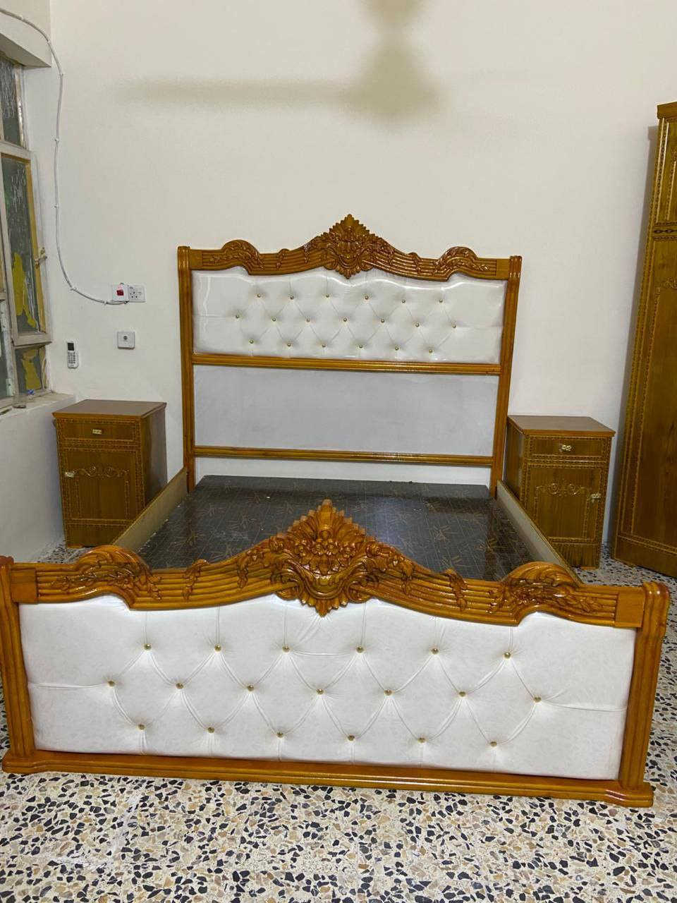 سرير نفرين الطول مترين
العرض متر ٨٠سم 
الجربايه نفرين
ويه كومديات  أو بدون كومديات


**إذا كنت صاحب هذا الإعلان وتريد حذفه لأي سبب، رجاءا أرسل رسالة إلى الدعم الفني**