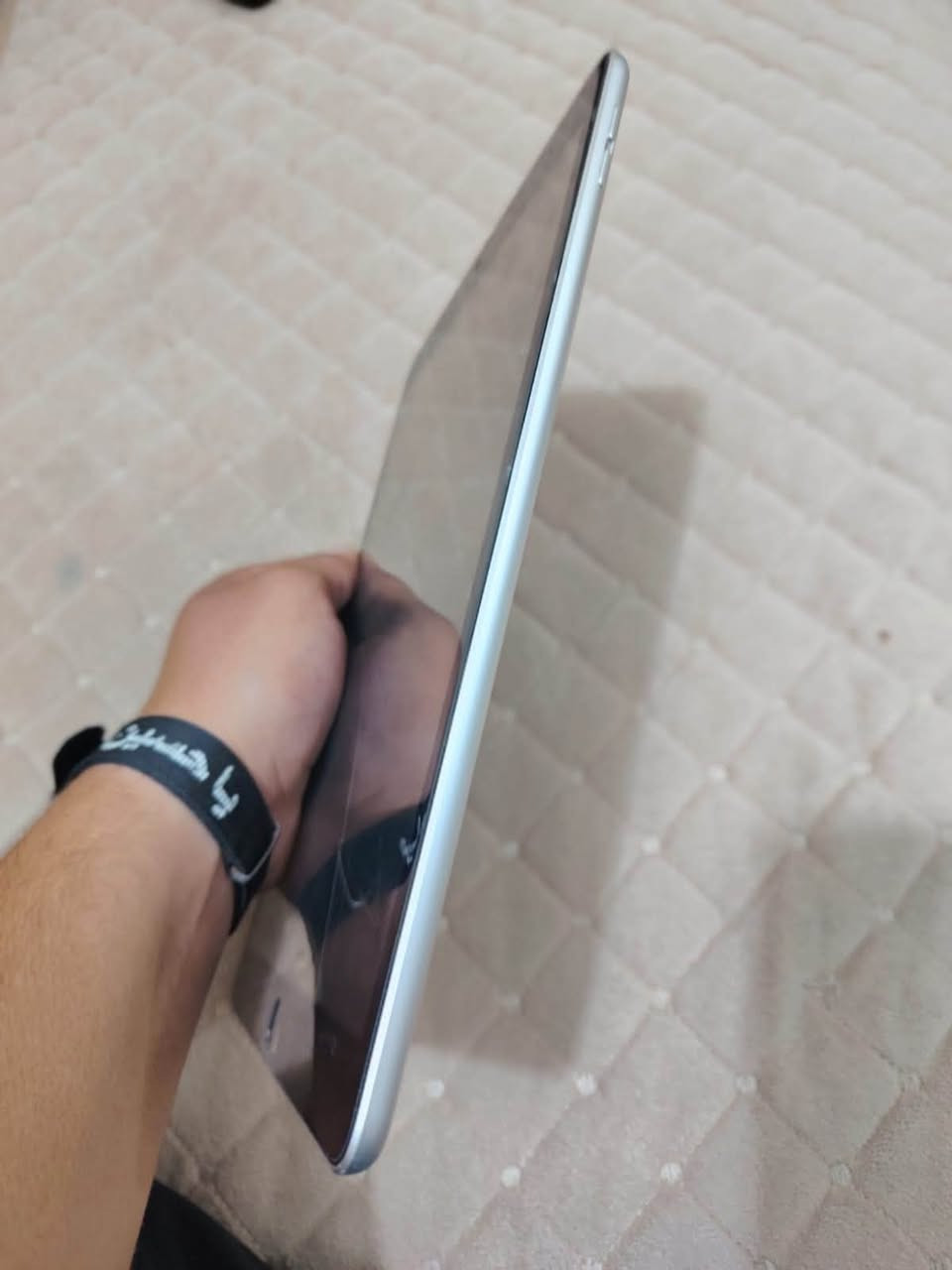 iPad 9
ذاكرة 64 رام 3 
البطارية 73  
كامل ملحقات حافضه دفتريه 
جهاز كله شغال وجاهز ع آخر حبايه نضيف بمعنى الكلمه 
مكاني واسط كوت 
سعره 250 وبي مجال 
للتواصل 
***********واتس أو اتصال
