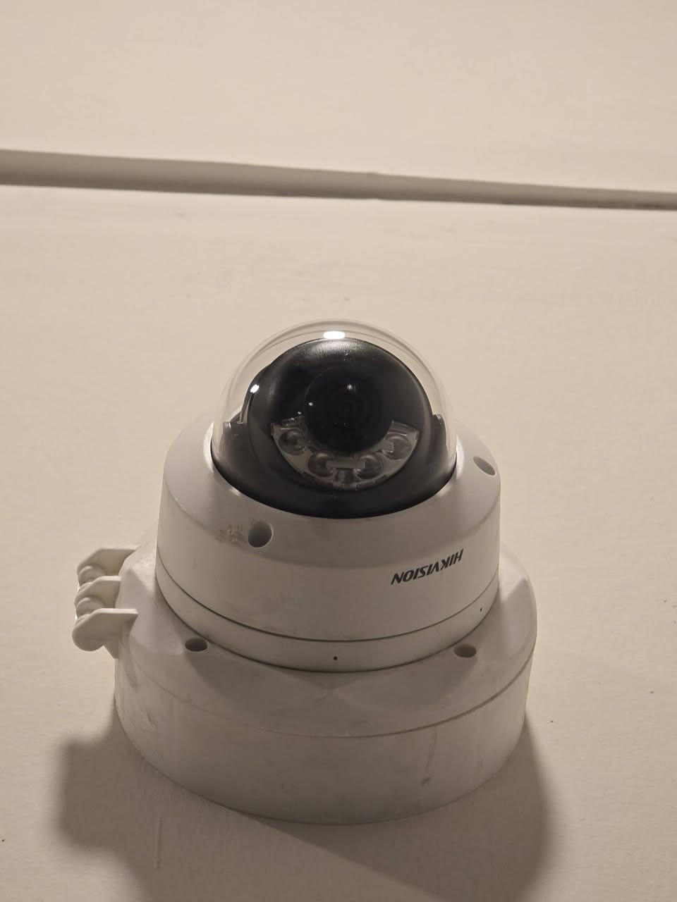 السلام عليكم
كامرات هيك فجن ايبي يطلعن تقريبا ٢٠ قطعة جدد غير مستخدمات بالباكيت هذا شكلهة نفس المشدودة مواصفاتهة بالباكيت مكتوبة 
سعر القطعة ٦٥ الف للبيع كلهن شلعة وحدة بدون مفردات 
مكاني بغداد 
***********
