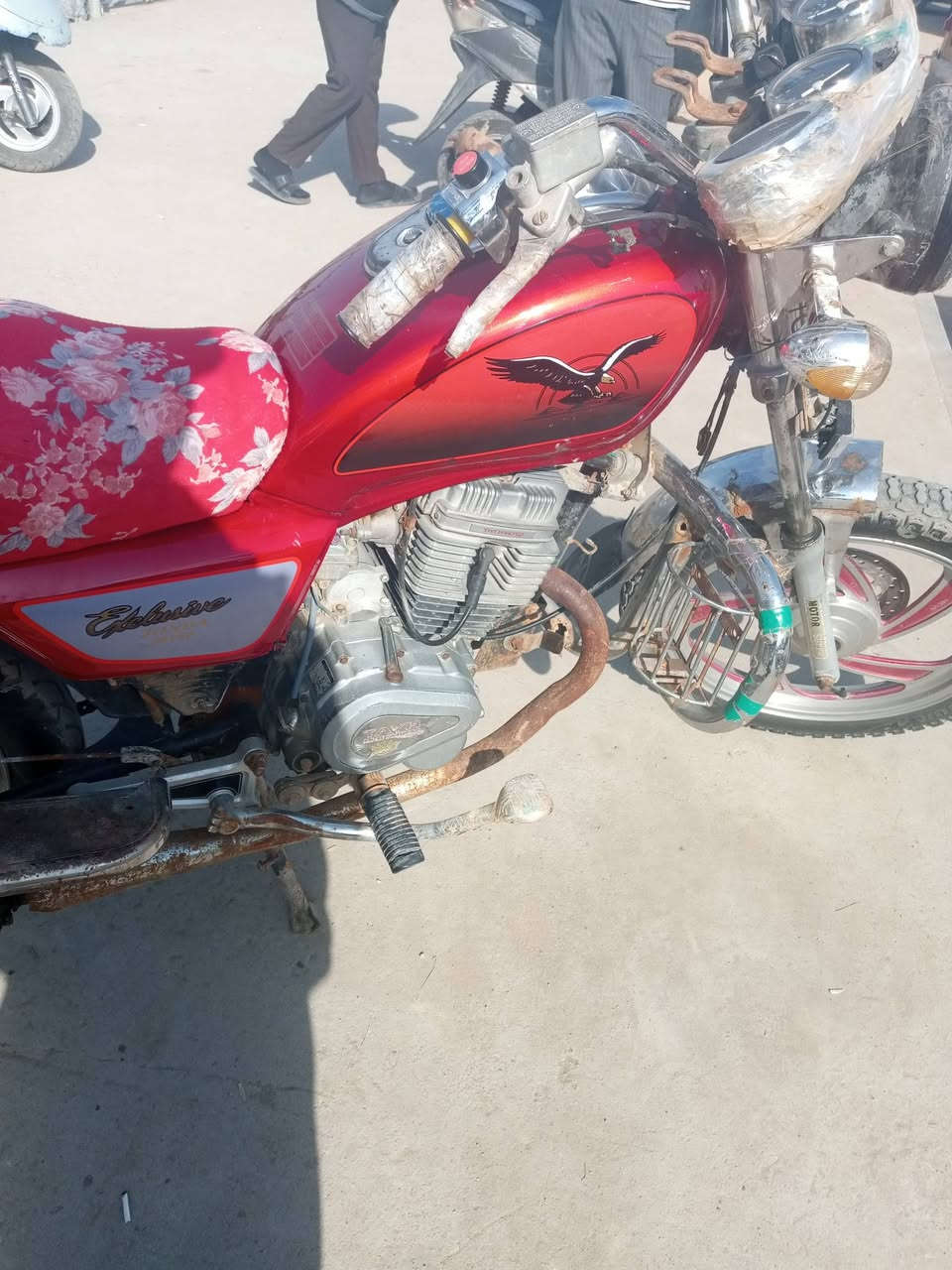 من رخصت لادمن.. دراجه تايموته موديل 15اوراق اصولي . دراجه نضيفه ومرتبه. الدراجه مال واحد جناي يعتمد عليها شرط. ماناقصها برقي.السعر 375وبيها مجال للشراي يجي ويدلل..هاذه رقمي («‏‪***********‬‏»)
