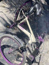 بايسكل Ezel حجم 28 للبيع بغداد سعر 140 الف عطل فقط  يده كير   خلفي تتب...