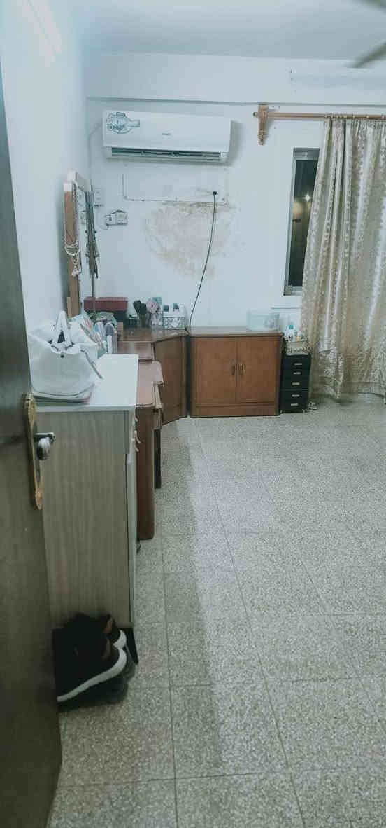 بس الله الرحمن الرحيم
بسعر مناسب جدا جدا 
شقه مساحتها 120 متر مربع
فوق الارضي  طابق اول 
تحتوي على 3 غرف نوم و حمام عدد 2 
مخزن
صاله كبيرة
مطبخ حار و مطبخ كبير بارد
مجمع الأحمر كص سويلم طريق حله / النجف 
لمزيد من المعلومات الاتصال
***********
