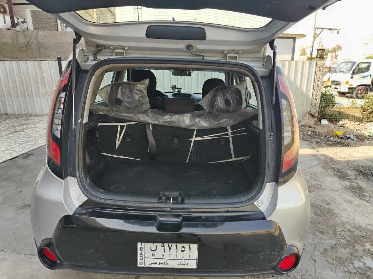 السلام عليكم كيا صول ٢٠١٦ وارد أمريكي  حادثه بس دعاميه وبيه صبغ بمكانات اثر طخات بدون دواخل ابيع صبغ عام محرك ٢٠٠٠ GDi معروفه  سياره كامله ماينقصه اي شي عليه ادامه كامله صدر منضومه الاحتراق رقم الجديد الانكليزي هزه جديده تعال كلب واقتنع وما نختلف ***********
