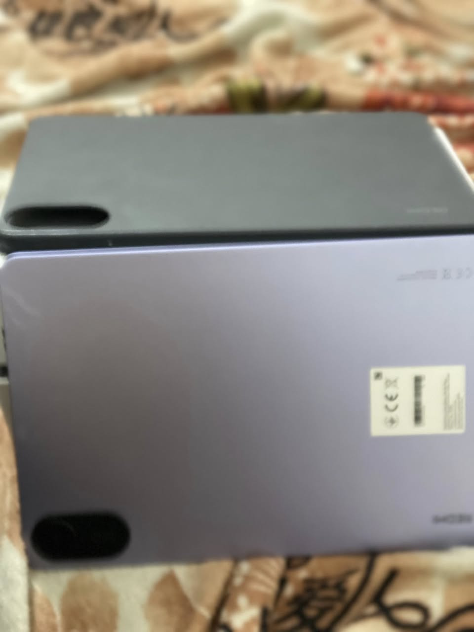 مستعجل على بيعته سلام عليكم ايباد للبيع الذاكره ١٢٨ الايباد البطاريه 9000 ملي يعني انسه شي اسمه شحن كامل ملحقات الشاحنه شاحن بها مرة واحدة والكارتونه والكفر دفتري عنواني سوق الكياره او حي البساتين خاص واتساب ***********السعر ١٦٥.   الجهاز نضيف كلش الشاشه مابيهه أي شي ولا. شخطه الشاحنه تايبسي والسماعات ٤كل الجهات
