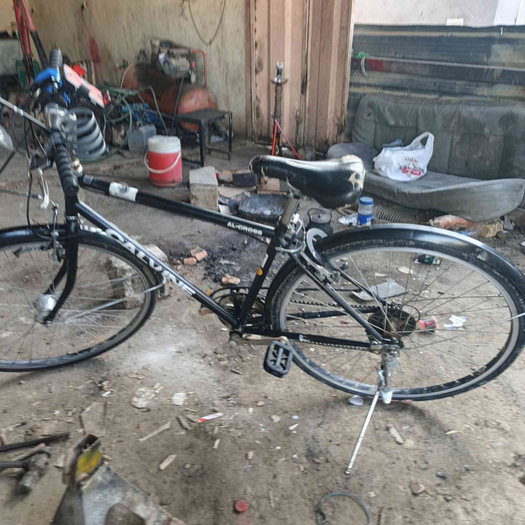 🚲 للبيع بايسكل ياباني أصلي – حالة ممتازة
🔹 ماركه CALVINE
Al-cross
📍 الموقع: بغداد –النهروان منطقة 7000
🔹 الموديل: 2019
🔹 النظافة: 90٪
🔹 الهيكل: مو حديد (فافون ⭕) خفيف جداً وما بي وزن
🔹 المقاس: 27
🔹 السرعات: 7 كير (مو مثل البناتي 5 أو 6)
🔹 الاستخدام: رياضي + مشاوير، يتحمل ضغط
🔹 التحمّل: يتحمل وزن لحد 270 كغم
🔹 العجلات: جاملغات مضلّعة حديد بلدي قوية
🔹 الحساس: بلادي
🔹 اللون: أسود 
🔹 القطع: كلشي بلادي، ماكو شي مبدّل حتى السرج
✅ البايسكل جاهز للاستخدام
✅ خفيف، قوي، ومناسب للدوام والمشوار
❌ ما يحتاج شي
💰 السعر: (110وبي مجال بسيط )
📞 للاستفسار: علق وارد عليك


**إذا كنت صاحب هذا الإعلان وتريد حذفه لأي سبب، رجاءا أرسل رسالة إلى الدعم الفني**