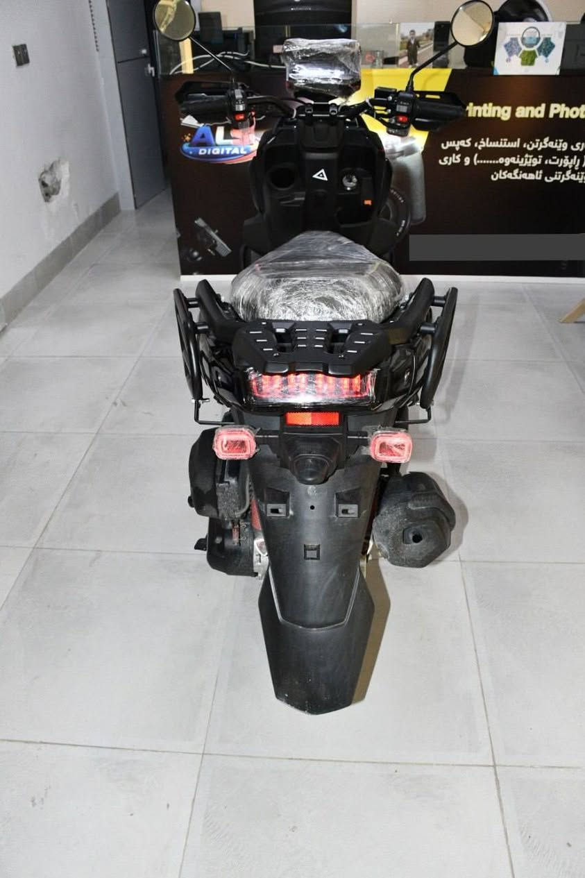 السَّلَاْمُ ‌‌عَلَیْکُم‌ ‌وَ ‌‌رَحْمَةُ‌‌ اللّٰهِ‌ وَ ‌‌بَرَکَاْتُه‌ سەرەتا بەناوی خوای گەورە، ئەم ماتۆڕەمان هەیە،  ١٢/١/٢٠٢٦  بە سفری دەر کراوە زۆر کەم ڕۆشتوە و هیچ کەوتن و شوختێکی نیە و لۆک لۆکە، مەکینە ١٥٠ قاچ حاسە گێچ ئەلیکترۆنی لایت بەقوەت وەک زینۆن ئیشارەت و لایتی دواوە لیده شوێن شەحن کردنەوەی موبایلی هەیە شوێن بەرداخی هەیە سنوقێکی گەورەو باشی هەیە کامل ئەملاو لای درعە لە کەوتنا نایەڵێت لاشەی ماتۆڕەکە عەزێتی ببێت ، وەک و قوەتیش بەقوەتەوەو باش دەڕوات ،هەرکەسێک مشتەریە لە سلێمانیم نامە بنێرێت.


**إذا كنت صاحب هذا الإعلان وتريد حذفه لأي سبب، رجاءا أرسل رسالة إلى الدعم الفني**