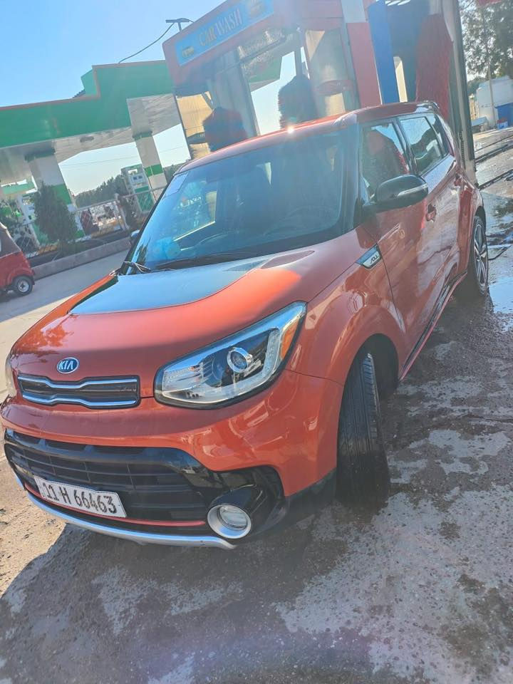 السلام عليكم كيا صول 2018 فول مواصفات للاخير عدا البانوراما   • ماشية 55 فقط
• المحرك: تيربو * اقتصادي جدًا باستهلاك البنزين
• فول مواصفات تشمل: *
• تشغيل بصمة و وترحيب عند الاقتراب
•اشاير بلمري وشفط وتحكم مراية كهرباء
•تخم تاير جديد مع صدر جديد
• حساسات جانبية بلمري
• شاشة وسطية لمس كبيرة مع نظام صوتي عالي الجودة.٨ سماعات مع اضائه بلادي
• كاميرا خلفية مع حساسات أمامية وخلفية.
• ستيرنغ كونترول وتحكم كامل بالمقود.
• كراسي جلد فخم مع تعديل وتحكم كهربائي بلكرسي
, كشنات تدفئه
"ستيرن تدفئه
• إنارة LED أمامية وخلفية مع نهارية.
. (Cruise Control) نظام تثبيت سرعة •
• تبريد امامي فول برودة
• نظام أمان حديث (ABS - Airbags - مانع انزلاق).
.(Smart Entry) دخول ذكي بدون مفتاح •
• درايف مود ٣ انظمه سياقة العادي والاقتصادي والرياضي وبعد بيها هواي شغلات سياره حيل نضيفه وجديدة كلش  رقم بغداد باسمي المكان بغداد الكاضميه السعر 130وبيها مجال الرقم ***********
