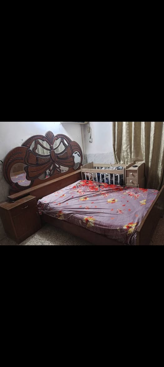 السلام عليكم 
غرفه للبيع 
الغرفة نظيف وجديدة 
السعر 400 وبيها مجال
مكاني بغداد الشعب
***********
