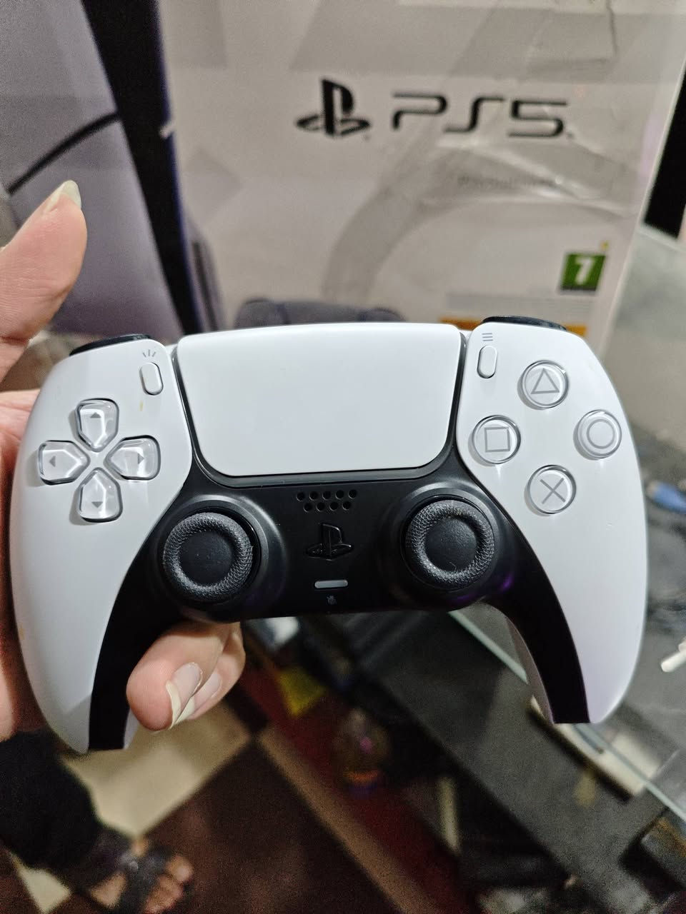 Play 5 slim كامل الملحقات نظافة100% 
العنوان داخل ميسان (( السعر  800 وبيه مجال للشراي )) 
للتواصل : ***********
