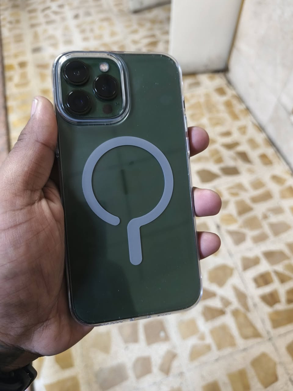 سلام عليكم 13برو ماكس لون زيتوني 
بطاريته 86جهاز وتر أمريكي ذاكرته 256
السعر 650 وبي مجال حك جيه مكاني مدينه صدر جميله 
اتصال ***********متواجد واتساب
