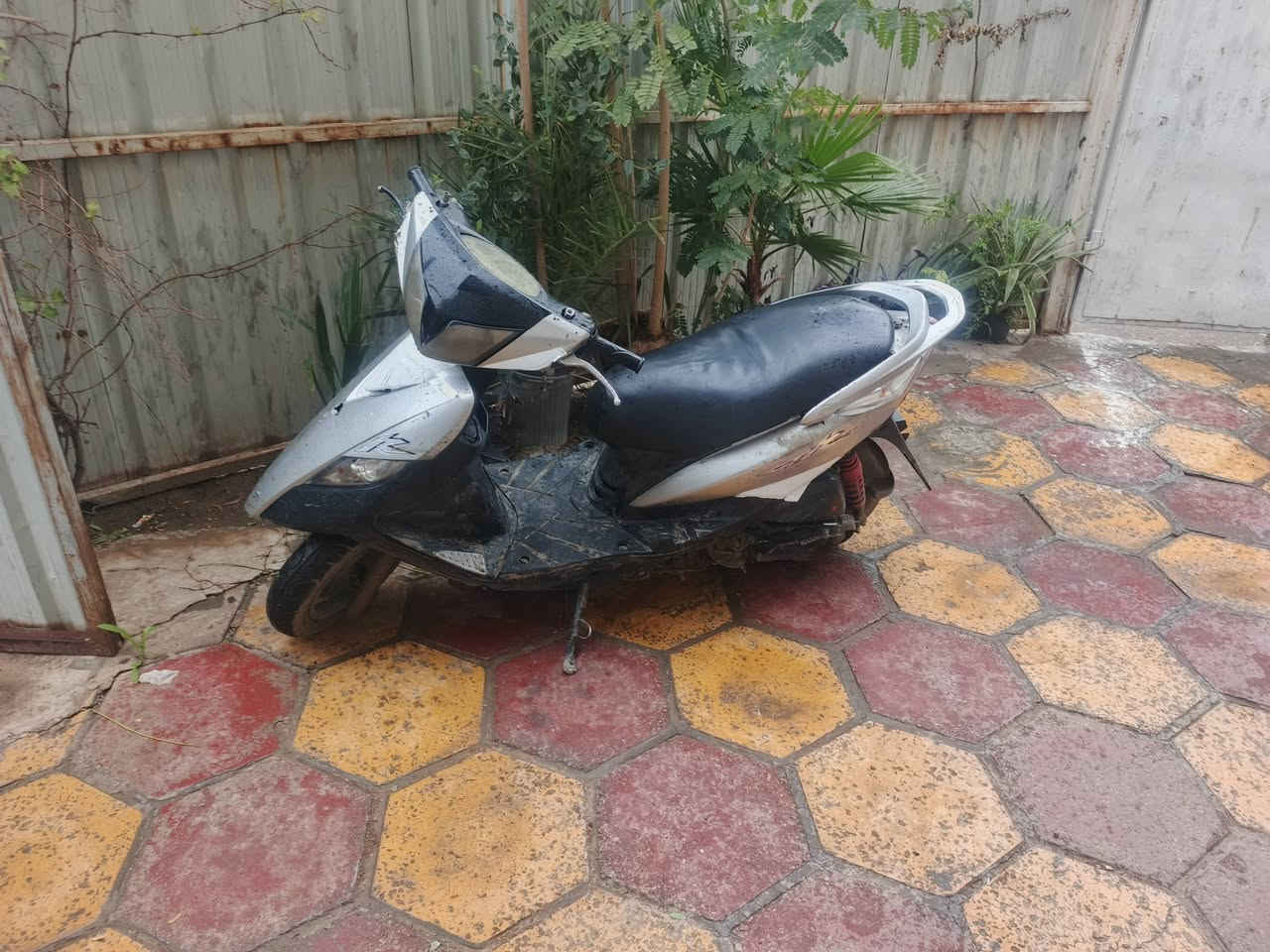 السلام عليكم دراجة حلوة سلف هندر كهربيات كلها تشتغل للبيع سريع ع بيعة مكاني بغداد  الشعلة حي الجوادين شلعة معدل فول كلشي بلاد 300سعر اي وقت نكرة سلف ***********
