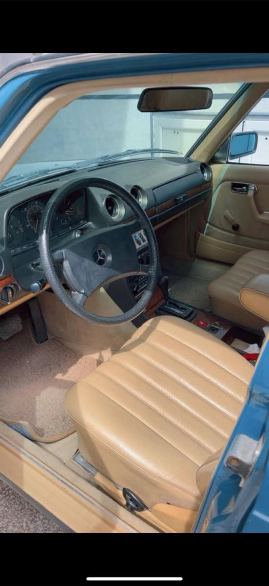 السلام عليكم
مرسيدس انتيكه وجديده جدا للبيع 
موديل 1983 محرك 4 سلندر 
رقم شمالي 
ماشيه 173 km
سياره گاز 
جديده جدا بدون تعمير بعده بحاله الوكاله 
مصبوغ فقط باامريكا
جاهزه من كلشي  
مواصفات السياره فتحه سقف داخل جلد عسلي 
السعر 130 وبيه مجال للشراي 
للاستفسار اتصل 
***********
