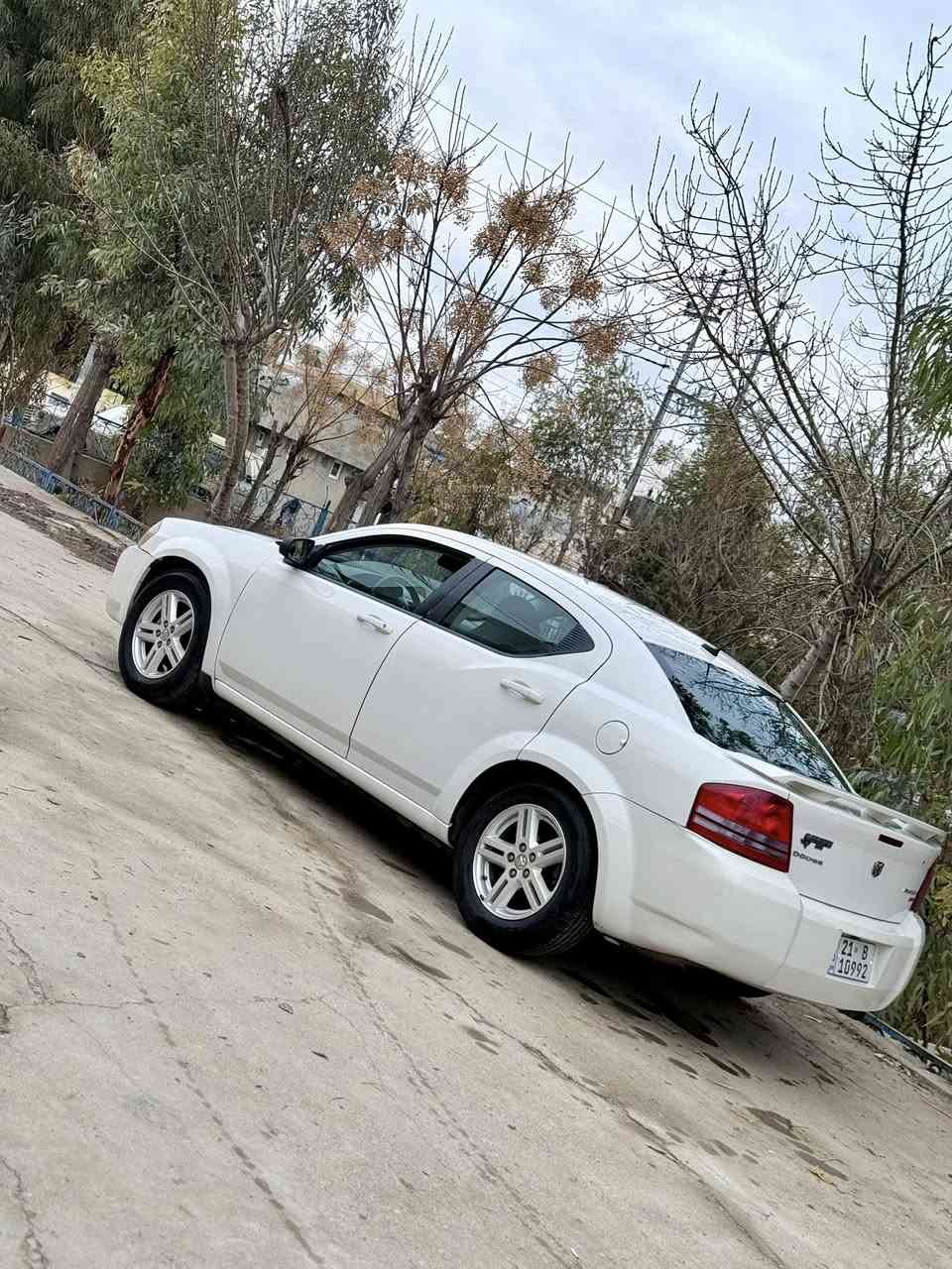 Dodge Avenger 2009 SXT
ڕەنگ سپی بەفری مەکینە 2.4لتری ئەمریکی
مواسەفات گێڕ ئۆتۆماتیک و عادی  و تحدید سرعة و کوشن کارەبا و چوارجام کارەبا و بیلاد Widebody و ناو کرێمی سەیارەکە زۆر جوان و پاکە چوار تایەی لۆکی بۆ بەستراوە و بە ناوی خۆمەوەیە بێ کێشەیە
تەنها پارچەیەک و پەڵەیەکی بۆیاخە و سۆنەریم داناوە
سەنەوی و ژینگە و ڕێگە و بان و ڕەقەم هەمووی تازەیە و دینار مەسروفی تێدا نیە گێڕ و مەکینە و تحویل و غرامەش بە شەرت
نرخ/ 78 وەرەقە کەمێك مەجال
ژ.م/***********
***********
0750 956 4987
0770 429 3032
