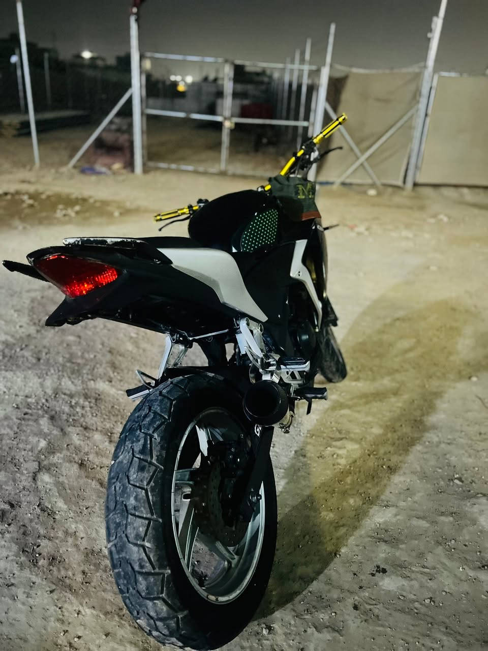 بطح هونده CBR مكينه 250للبيع أو مراوس دراجه شغاله وابيع كوم حديد  دراجه مكينه أكفلك ياهه عله شده شركه بس مجفته مره وحده وعله إيدي تجفيت مضبوط عوزه بس ترتيب صفاحيات و دشبول تعبانات و الزنجيل راخي يجلب بل مشي بس ظبطه دراجه رايدهه 800 مكاني بغداد رئاسه مال عبيدي رقمي ***********رصيد وهاذ بي وتساب ***********

