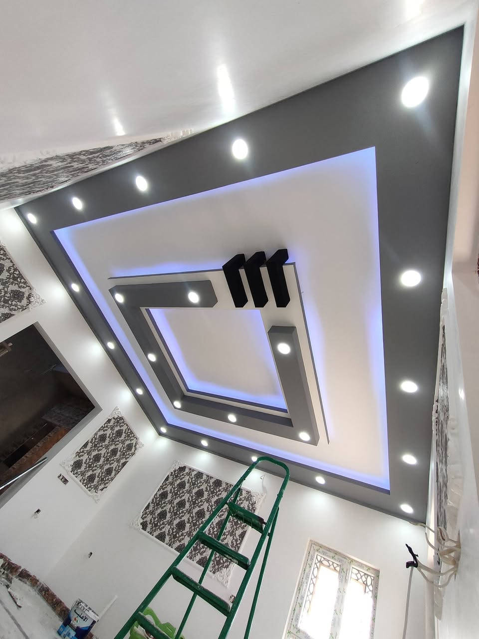 اسلام عليكم..
من أعمالي ديكورات جبس بورد وسكة حديد 
وبأسعار مناسبة أن شاء اللّه ينال إعجابكم 
***********
