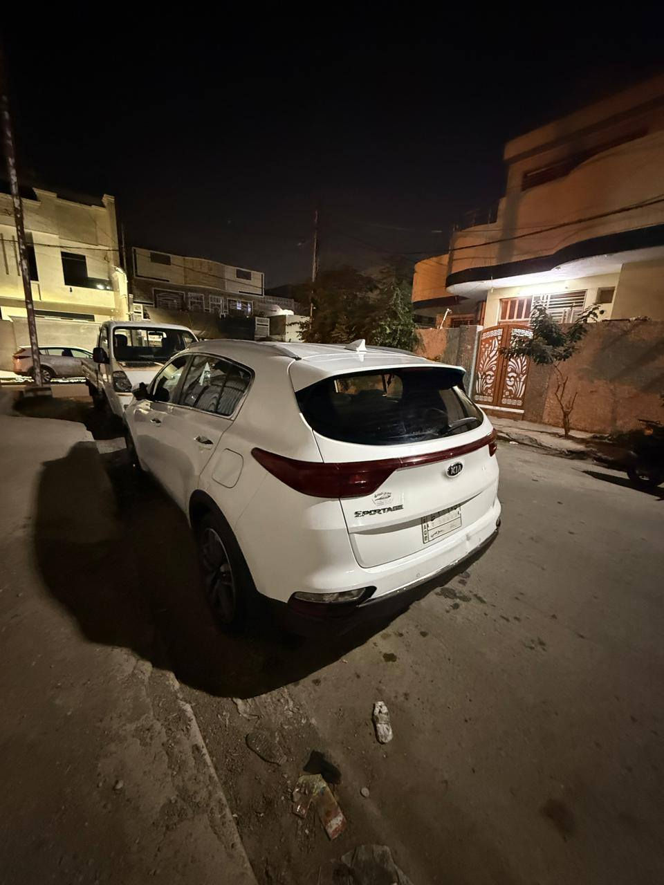 سبورتج 2021 خليجي كفالة عامة
بدون تبديل بدون صبغ
السيارة بدون مواصفات
محرك 2000
الدعامية الأمامية بيها شخوط فقط
محرك كير مكفول
ماشية 87
مكان السيارة بغداد الكريعات داخل بيت
السعر 200 ورقة 
***********
***********
