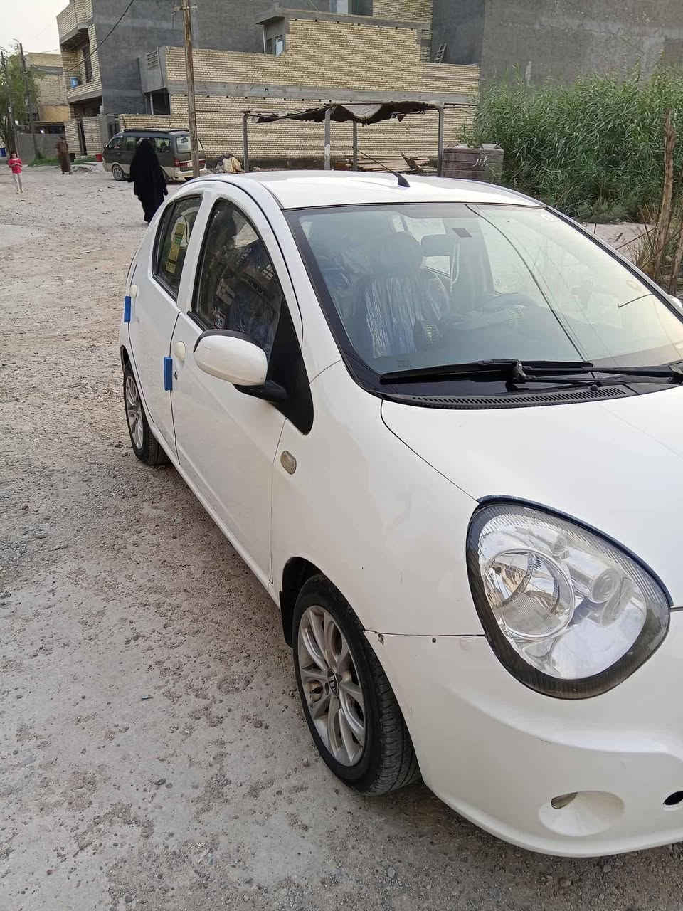 باندا ابيض ٢٠١٣ محرك جديد شاده مال حاويه والكير نظيف جدا والتبريد شغال رقمهه بغداد الانكليزي الجديد وسنوية جديدة ٢٠٢٥ وبأسمي بيهه صبغ ابيع حزام ... نواقصهه فقط تحكمات التبريد اللي بالدشبول....  والدشبول شويه بي ضرر موضح في الصور سعرهه ٤٠  للاستفسار ***********
