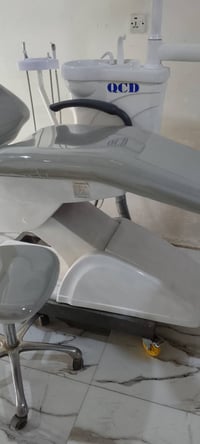 للبيع كرسي اسنان نوع QCD مؤهل كامل بسعر مناسب   /نشكر ثقتكم بمكتب  / ا...