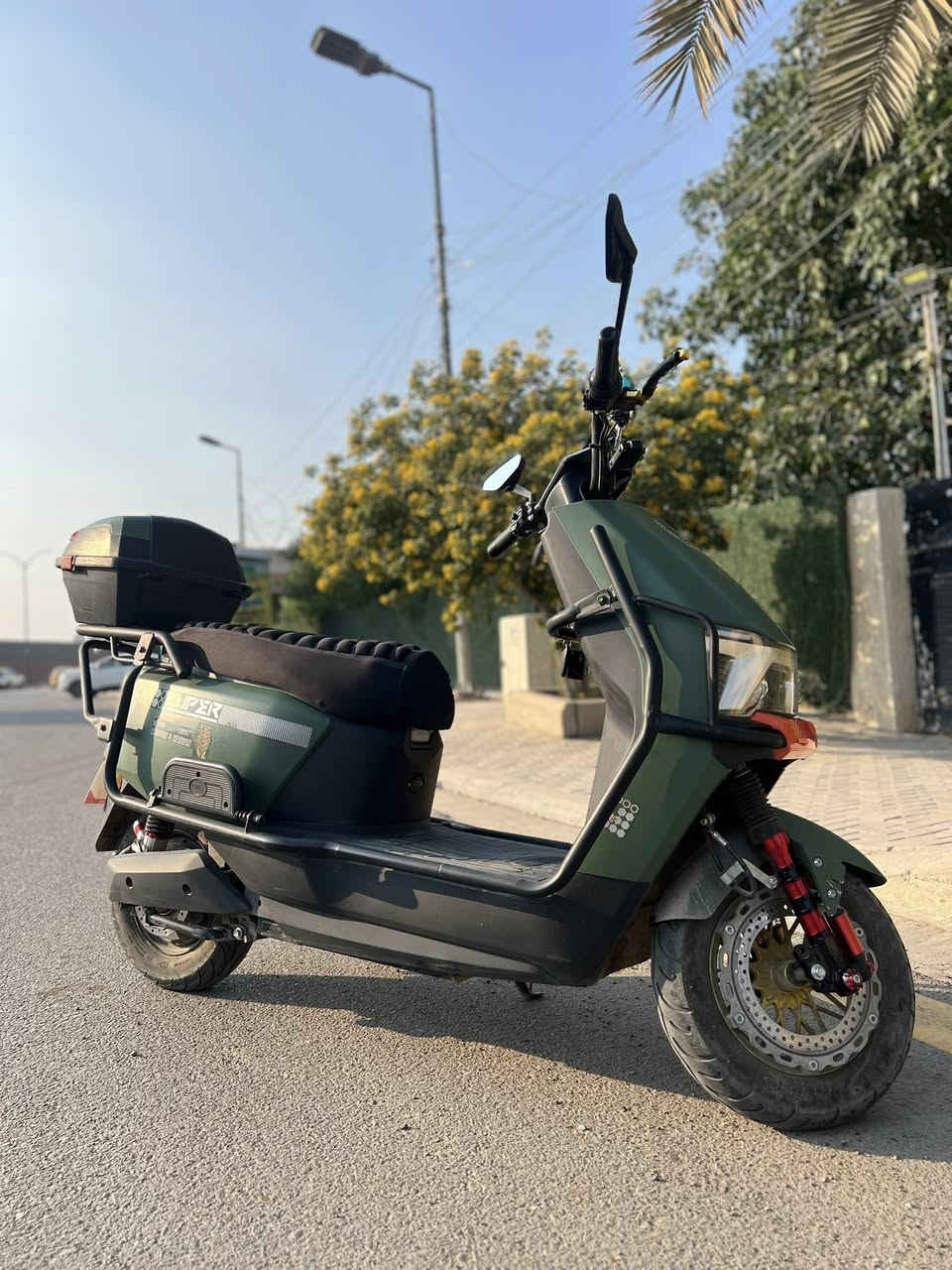 سلام عليكم
دراجة نوع سوبر 

2025 الدراجة مستعمل 

مواصفات  

بطاريات مسطرة عدد ٦ الكبار 

دبل اشاره و يمنه يسره شغالات

إضائة led بالكامل سويج عدد ٢ 

مفتاح وبصمة تشغيل  

شاشة ديجيتال 

تمشي فوك ٧٠ كيلو بلشحنه الوحدة

درع+جنطة+جادر يغطي الدراجة

سرعة الدراجة ٧٠ حقيق 

للاستفسار/*********** 

السعر ٦٥٠  وبيها مجال

للعنوان/بغداد/ الداوودي
