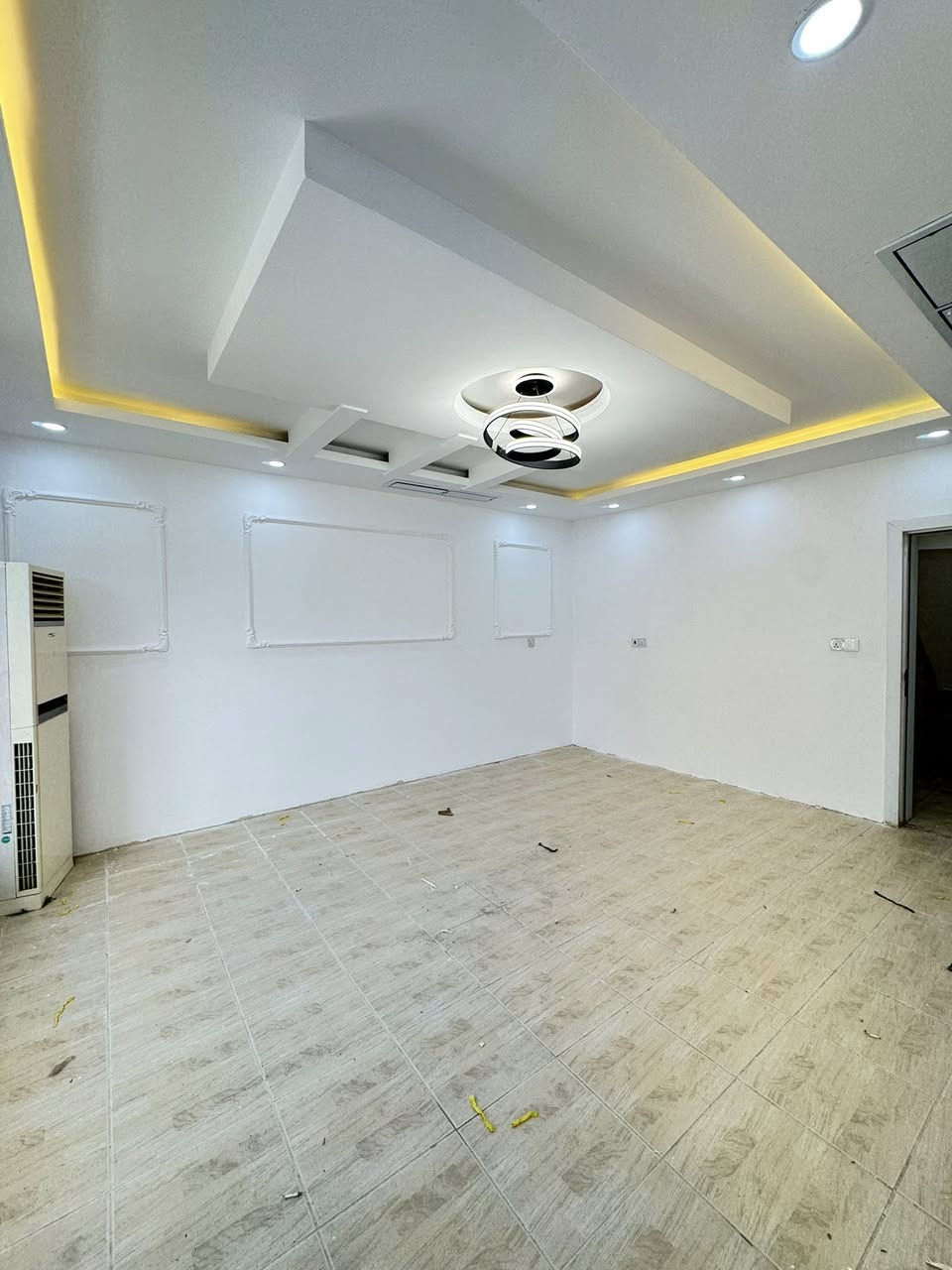 🔱#عرض_جديد_

🔱#دار_للبيع_في_هولير_ستي_

🔱مساحةً الدار 200م موقع موميز على شارع20 

🏠الدار يتكون 

🏠(6)غرف نوم#غرفتين_طابق_ثاني_سويتات

🏠4حمامات 

🏠صالة كبيرة 

🏠مطبخ واسع 

🏠 هول داخلي موزع 

🏠كراج +حديقة كبير 

🏠

اللاستفسار اكثر اتصال على الارقام التاليه
***********☎️
***********☎️
***********☎️
——————————————————
#خانوو_بؤ_فروشتن_دووتابق_و_به يتونه
#شارى_هه ولير_ستى_
#رووبه رى_200_متر
#پيكهاتووه_6_ژوورى_نووستن_1_ماستر_سويد
#ژوورى_پيشوازى_هول_داخلى_مطبخ_كراج_باخجه

بؤ_زانيارى_زياتر

***********☎️
***********☎️
***********☎️

عقارات باغى لاوان
