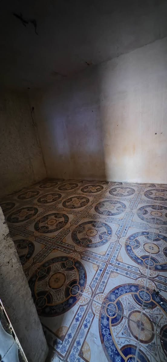 بيت البيع كامل مكان ميسان حي رحمه ثانيه قرب مستشفى البناني واصلتله مجاري وكهربا وتبليط ١٠٠ متر
***********
