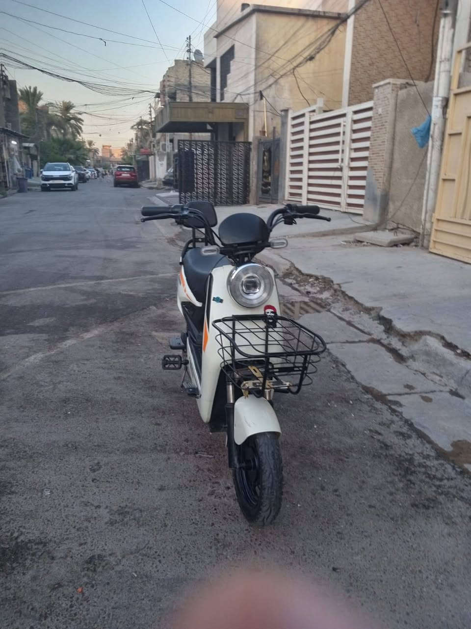 السلام عليكم دراج شحن للبيع السعر 350 وبيهه مجال *********** مكاني بغداد الشعب الدراجه جديده صارلهة شهرين من ماخذهه
