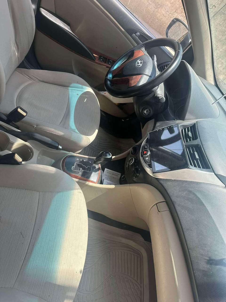 للبيع 
اكسنت موديل 16 وارد خليجي محرك 1400
سونارها بلمنشور للبيع ب76 ربيها مجال 
مكانها بلنجف 
للاستفسار خاص او ع رقم ***********
