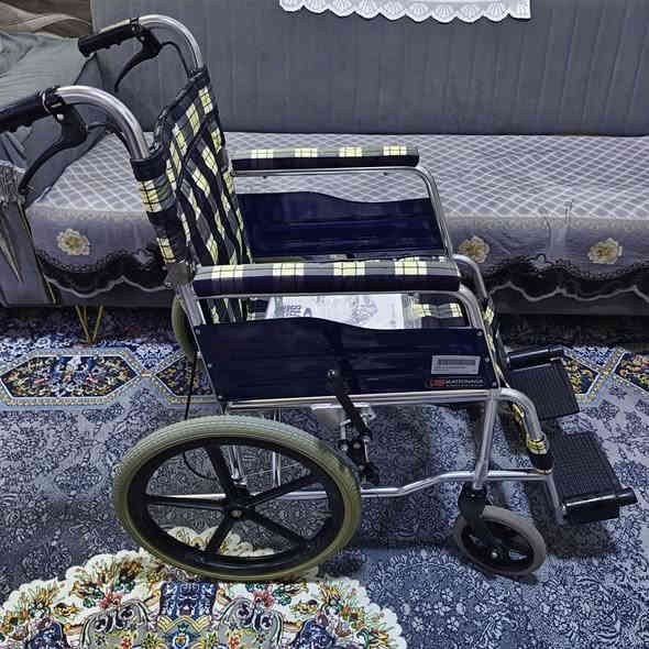 كرسي متحرك لذوي الاحتياجات الخاصة صنع ياباني المنيوم بالكامل عرض المقعد 40 تاير 16 نظافة تامة 100,%.. استعمال يابان فقط الاتصال او المراسلة فقط ***********

