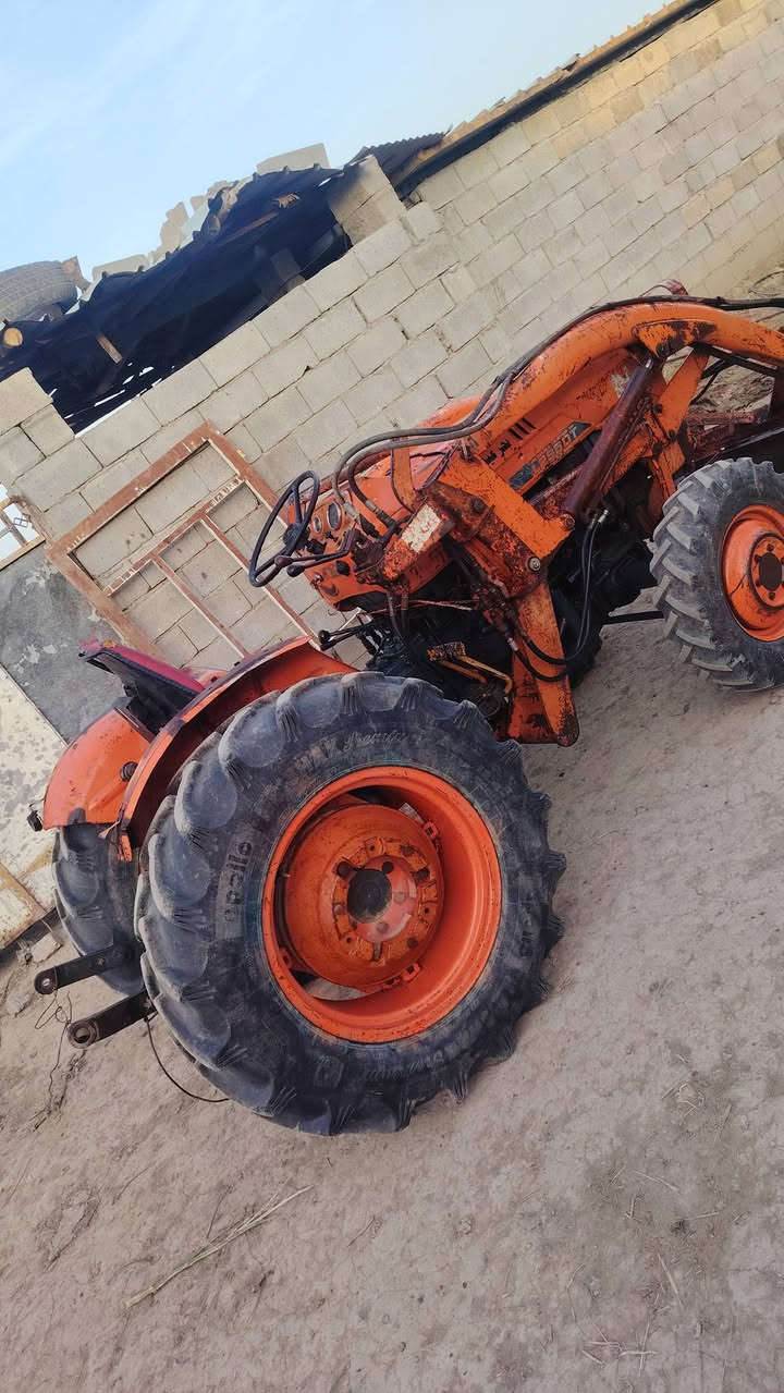 سلام عليكم ورحمة الله وبركاته يوجد للبيع مكينه كابوته مديل ٨٦ مع رفاسه والكيله مكينه كله على وضع الشركه نكر سلف محرك الانقيص والا بخار كير إكسل هودروليك كله على وضع الشركه مامفتوح *********** المكان ديالى
