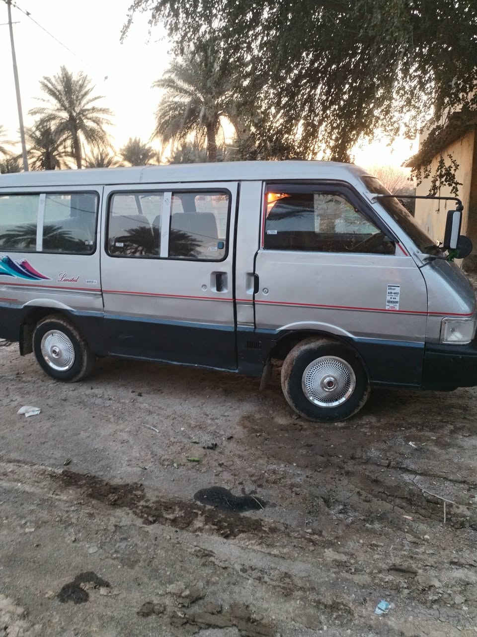 السلام عليكم سياره مقفوله باتري جديد تخم تاير تخم صدر سياره خير من الله بس ستر بس ستر الله حجي موديل 93 سياره باسامينا 42 رقم التلفون ***********
