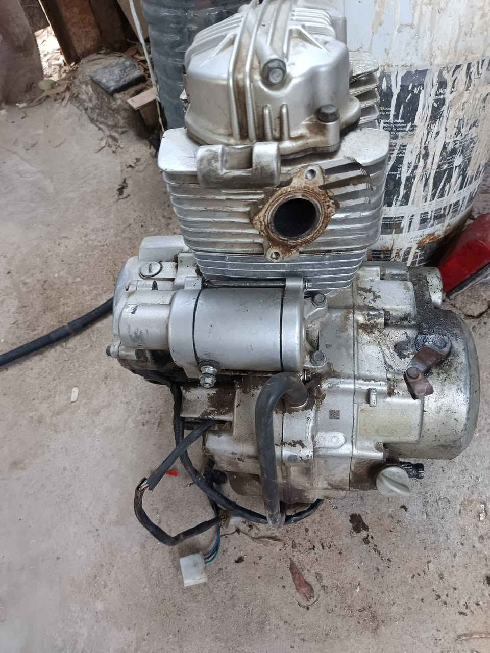 سلام عليكم هاذ محرك لبيع شغال  هاذ رقمي ***********
