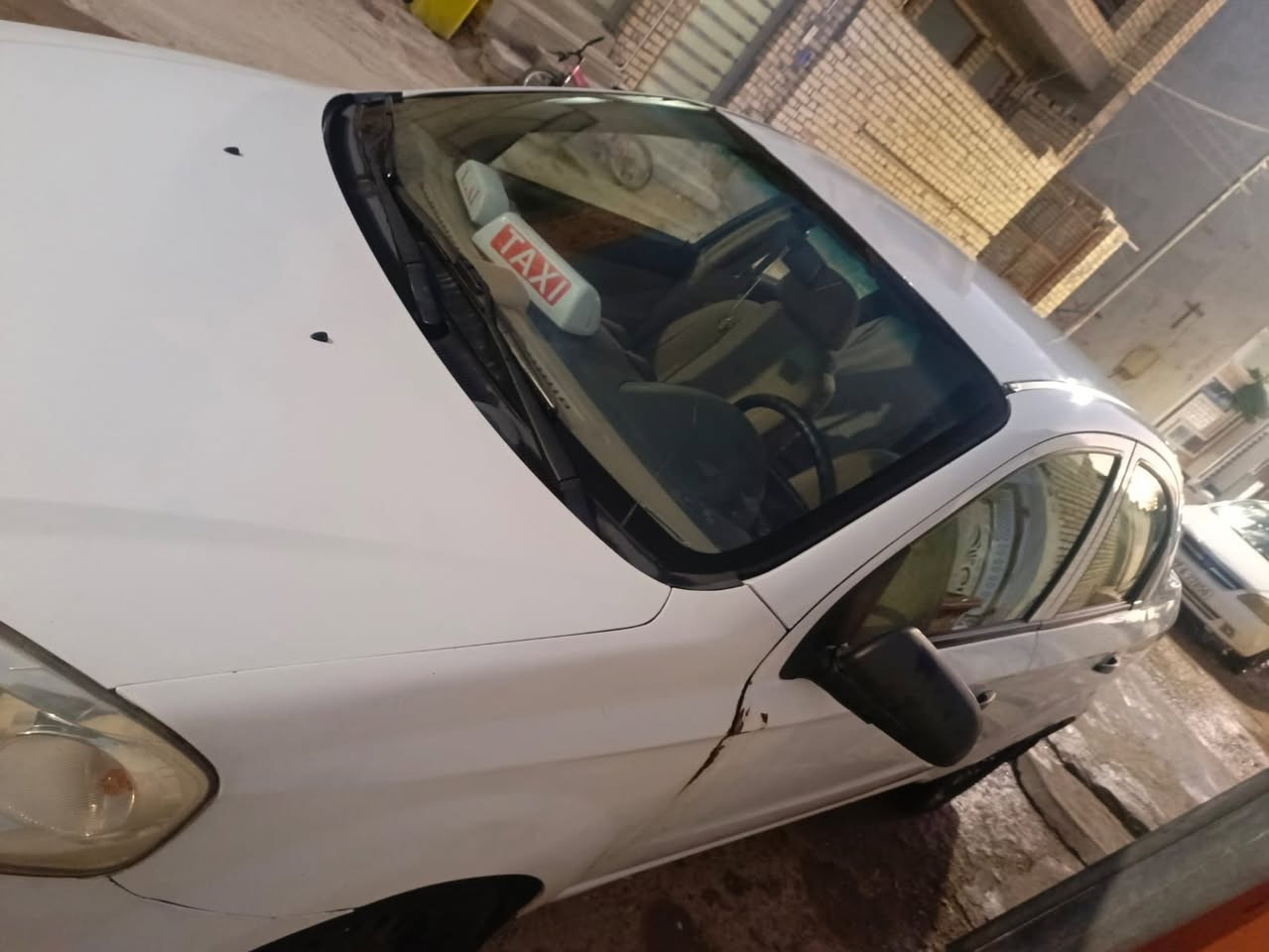 السلام عليكم 
سيارة افيو موديل 11 سيارة شركة عامة خير من الله مكفولة من ضربة وتبديل بية مكانات بية صبغ رقم واسط تحويل ثاني يوم سونار سيارة موجود بصور مكاني مركز الكوت   اتصال/***********
