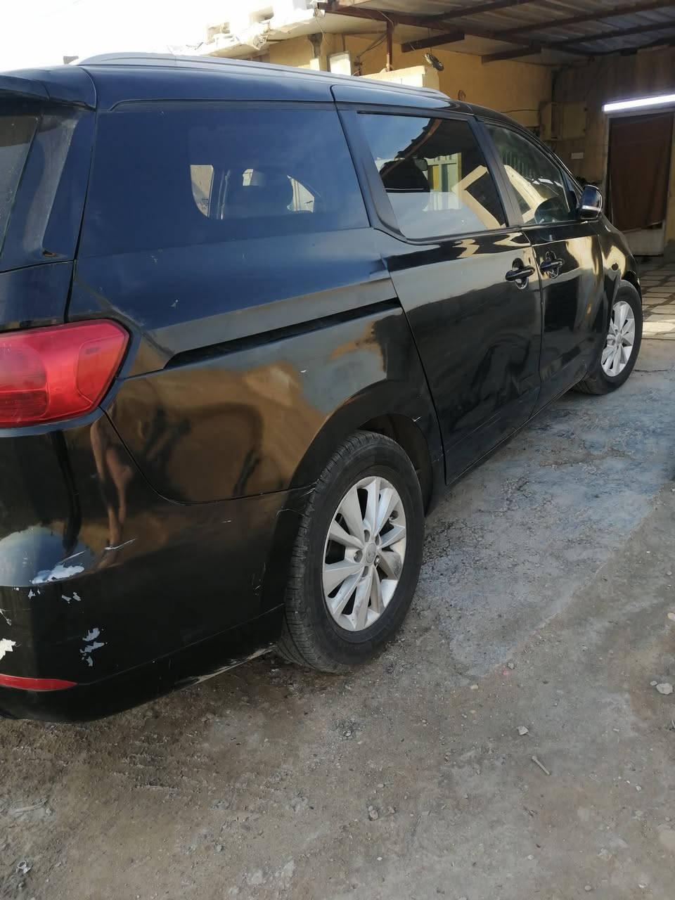 سيدونه ٢٠١٧ لوناسود رقم أربيل بيها صبغ حزام محرك وكير وحداديات مكفوله كهربائيات فول يعني سياره جديده وحلوه باسمي شرط التحويل سعرها ١٥٠ وبيها مجال مكانها بغداد حي العدل التواصل على الرقم ***********
