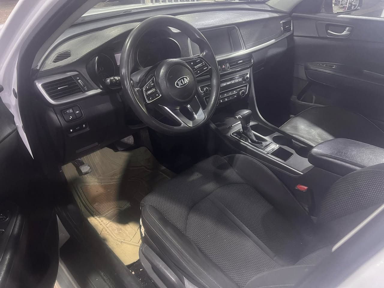 كيا اوبتما موديل 2020 امريكي داخله كلين بالعراق بيها صبخ جاملغ. امامي بدون فتح كير مكينه كفاله حتى من الفتح رقم سليمانيه وكاله تحويل  موجود. ماشيه 89 اصل كلش جديده السياره سعرها 145 وبيها مجال استفسار ‭0776 386 3490‬ مكاني حله الكرامه
