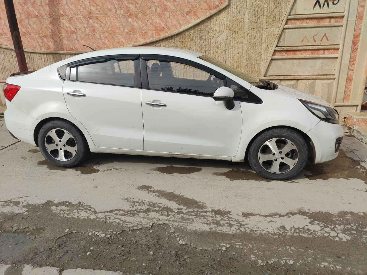 محرك GDI شرط علتبريد بدون دوانز
كير شرط 
تبريد شغال 
طخم نظيف 
تحكمات ستيرن 
كشنات جلد 
مري شفط 
السيارة باسمي 
ضررها السيارة مصبوغه تكسي مال قرار صبغوها خصوصي لان ما تترقم  تكسي
السعر 83
***********
***********
